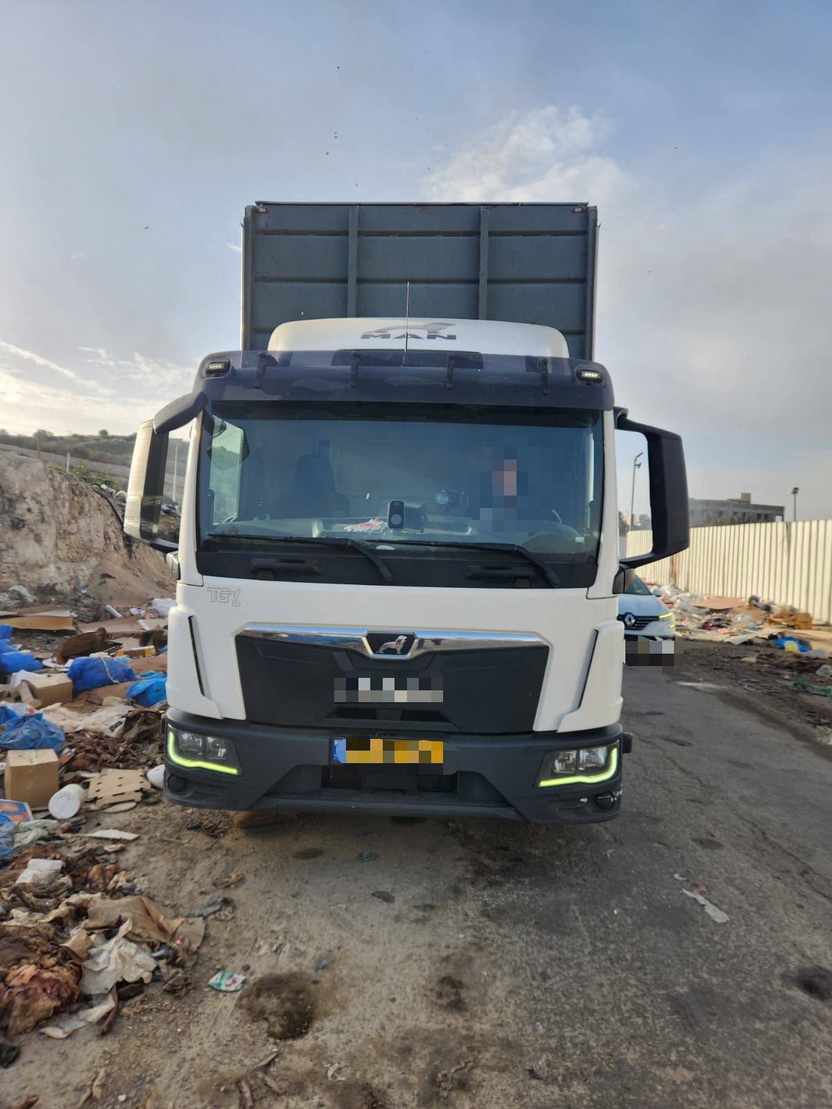 שפך פסולת באתר פיראטי – ונתפס על חם | צפו בתיעוד 