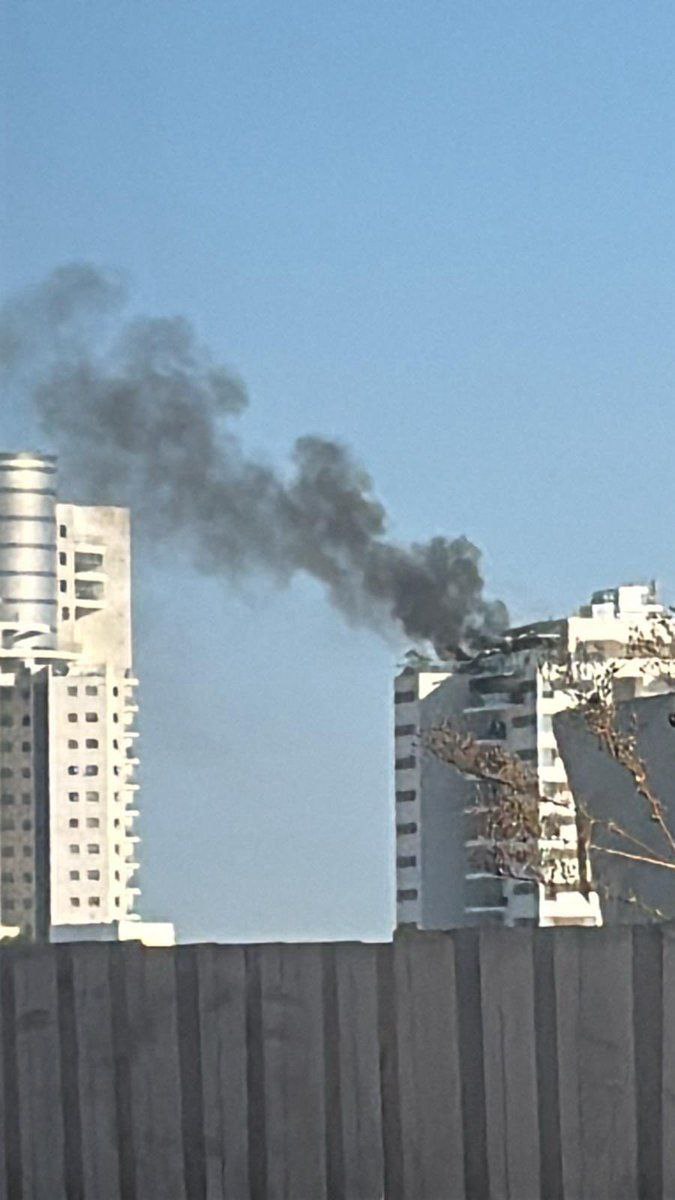 ראשוני: פיצוץ במבנה רב קומות ביבנה | תושבים מעידים: פגיעה מכלי טיס