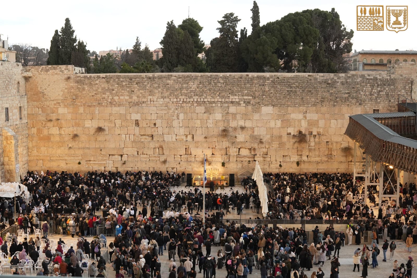 סנהדרין דף י”ד
| מה
בין מקום הסנהדרין לקביעת חג החנוכה?