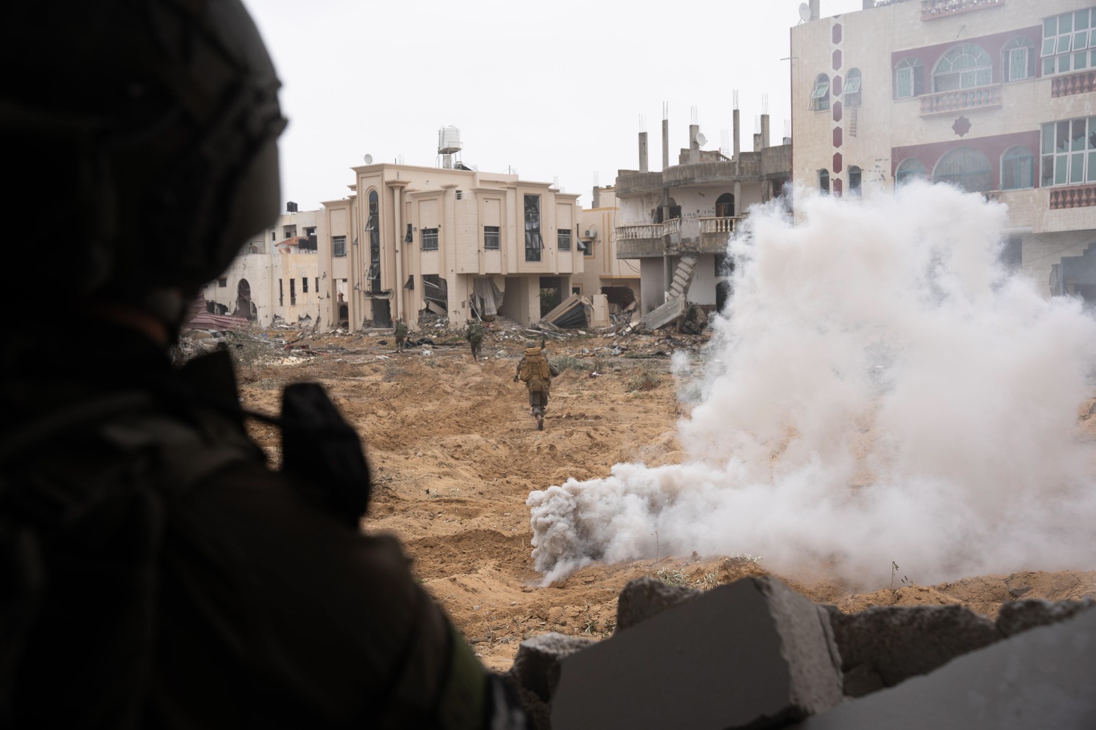 טרוריסטים בחליפות: האנשים שמאחורי הקרן שרודפת את חיילי צה”ל בעולם | פרופיל