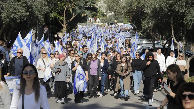 בתהלוכה של מאות דגלי ישראל: סמ”ר עידו שמיח הובא למנוחות