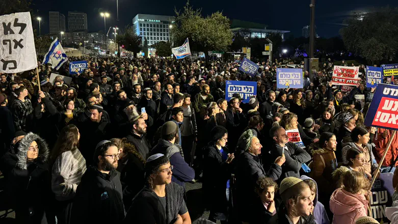 אלפים הפגינו בירושלים נגד עסקת החטופים