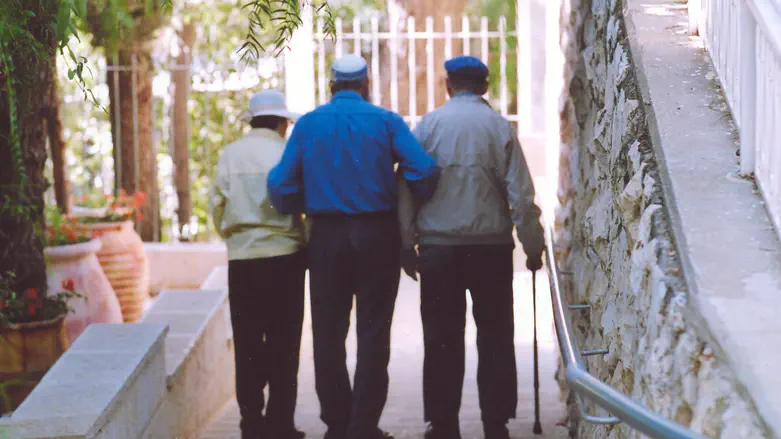 הבחירה שבין פלורידה להר הזיתים: סיפור אישי על עלייה עם הורים מבוגרים