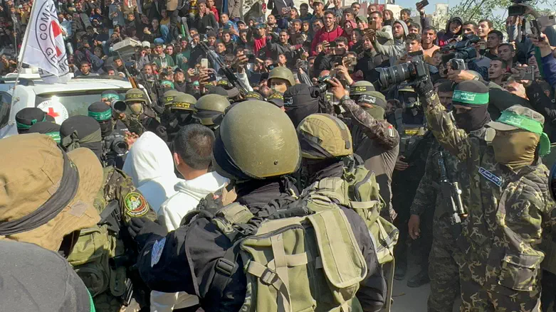 בעקבות מראות האימה מחאן יונס: ישראל מעכבת את שחרור המחבלים