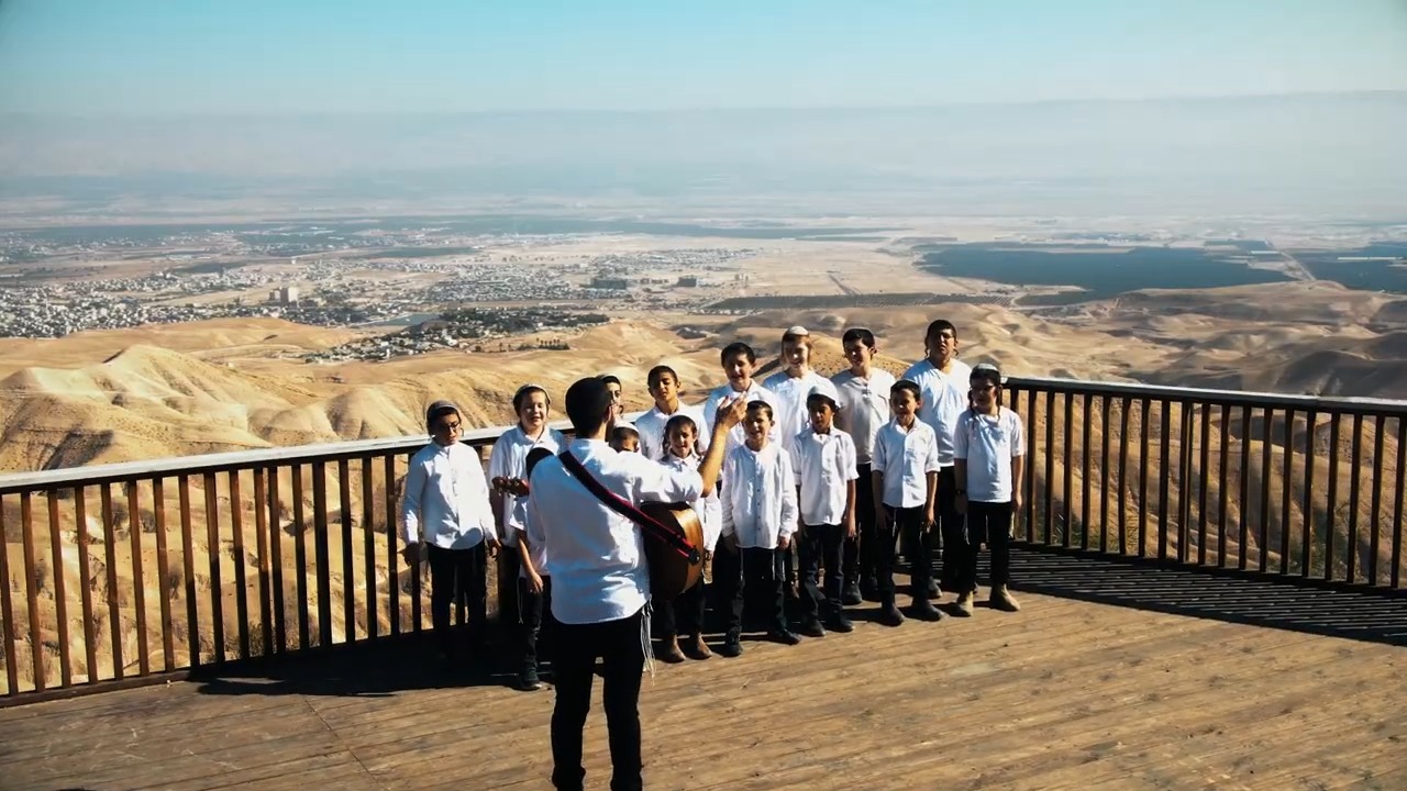 אברהם אהרן אזולאי וילדי ת”ת מצפה יריחו ב’מחרוזת אהבת תורה’