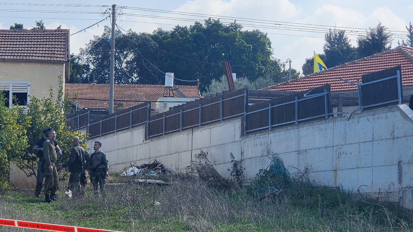 מאות מטרים מכוחות צה”ל בבית חאנון: מטח רקטות שוגר לשדרות, נפילה אחת בעיר