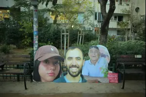 משפחות חטופים מפגינות מול מטה הליכוד: “סיימו את המלחמה”