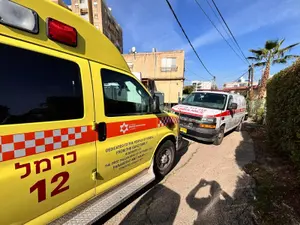 חשד לרצח: אישה נמצאה מתה בבית בקריית עקרון; בן זוגה נעצר