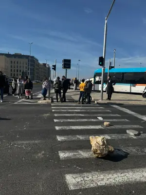 פעילי ימין חוסמים את כבישים בירושלים – המשטרה הגיעה רק לאחר שעה וחצי