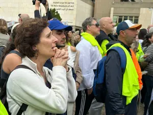 תשואות בכיכר החטופים ברגע השחרור: "רק מחכים שהם יהיו בבית"