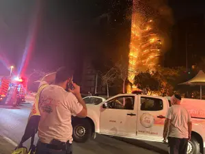 7 נפגעים בשריפה בבניין מגורים בבת ים, בהם אחד קשה