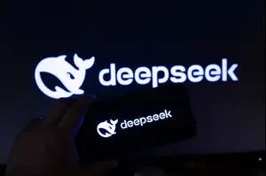 סערה בעולם הבינה המלאכותית: OpenAI מאשימה את DeepSeek בגניבת טכנולוגיה