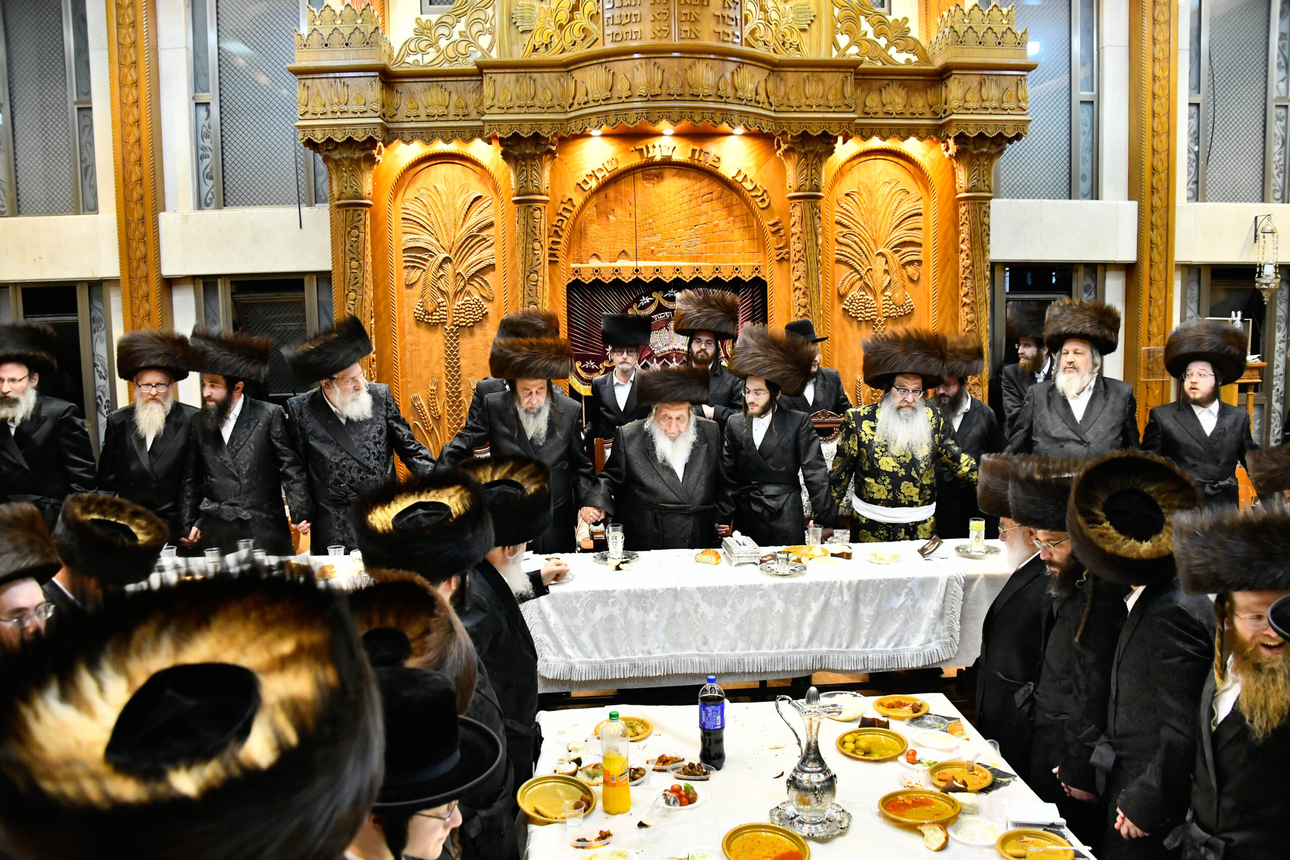 חגיגה חסידית: שמחת נאראל בהיכל ישיבת סאטמר 