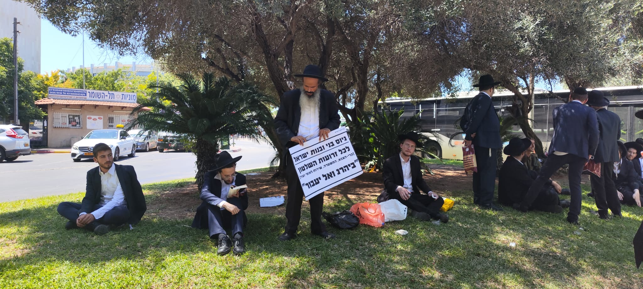 סערת חוק הגיוס; ראשי ישיבות ואדמו”רים יפגינו בבסיס | בחורי ‘סערט ויז’ניץ’ הוקפצו לישיבה