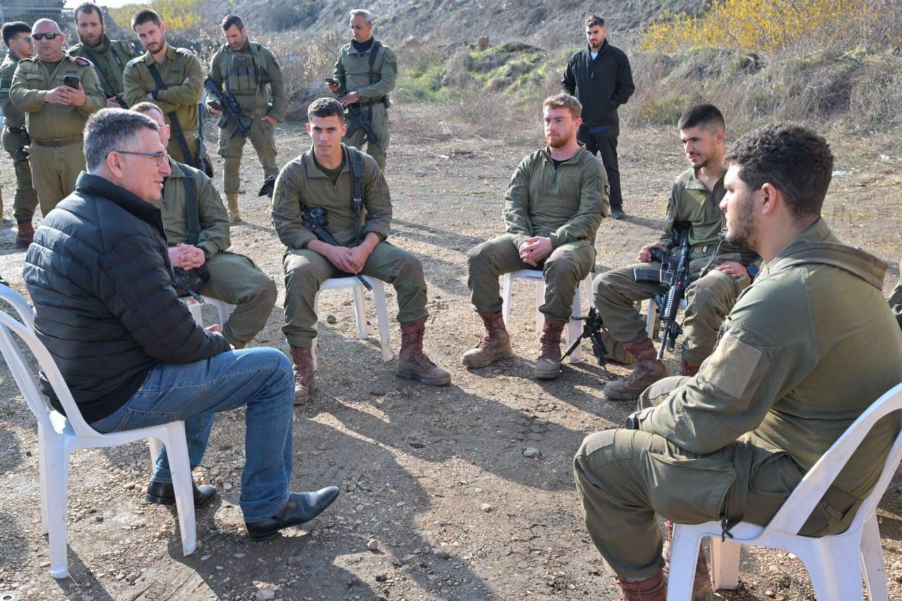 שר החוץ סער בגבול הצפון: “אנחנו לא יודעים איך תתייצב המציאות בסוריה”