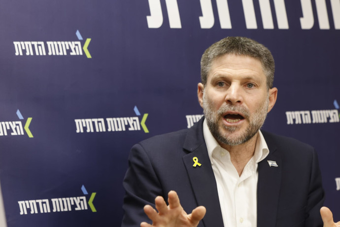 חושש מכהנא: סמוטריץ’ נמנע בנתיים להפיל את מגדל הקלפים של נתניהו