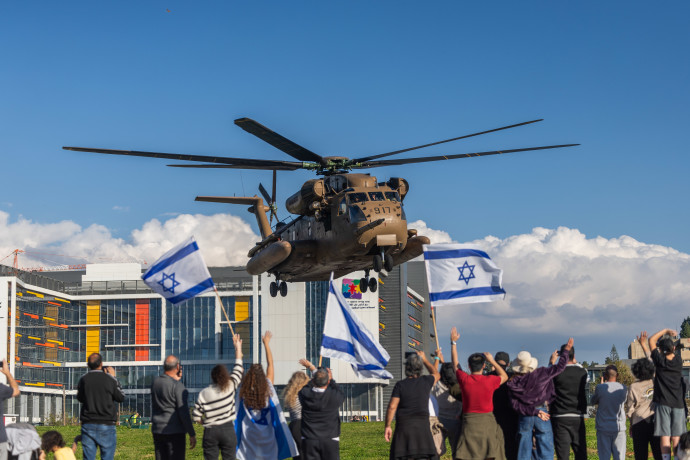 מפלצת של 10 טון: הכל על מסוק היסעור – שהשיב את החטופות לישראל