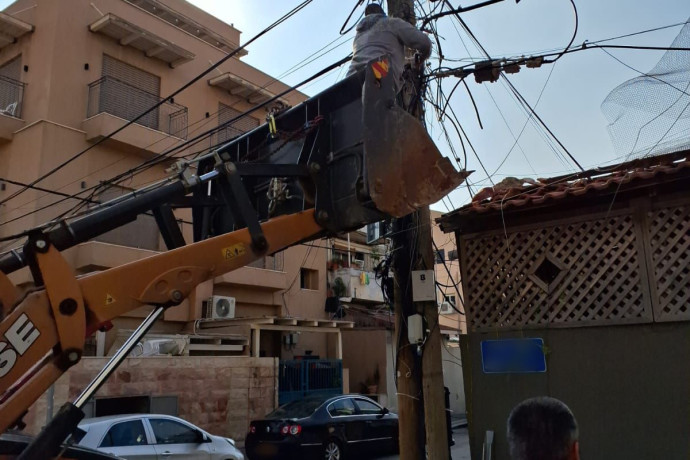 המאבק על החניות הציבוריות: מכשולים ומצלמות פיראטיות ומכשולים הוסרו ביפו