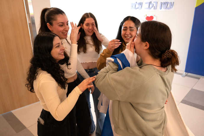 אישתו של דרעי לאחר ביקור התצפיתניות: "התרגשתי מכל אחת, יש שכר לכל התפילות"