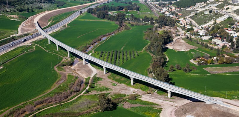 ממוצבים צבאיים ועד גדר גבול: ענף התשתיות מצפה לפריחה, ובשוק ההון יש כבר מי שגוזרים קופון