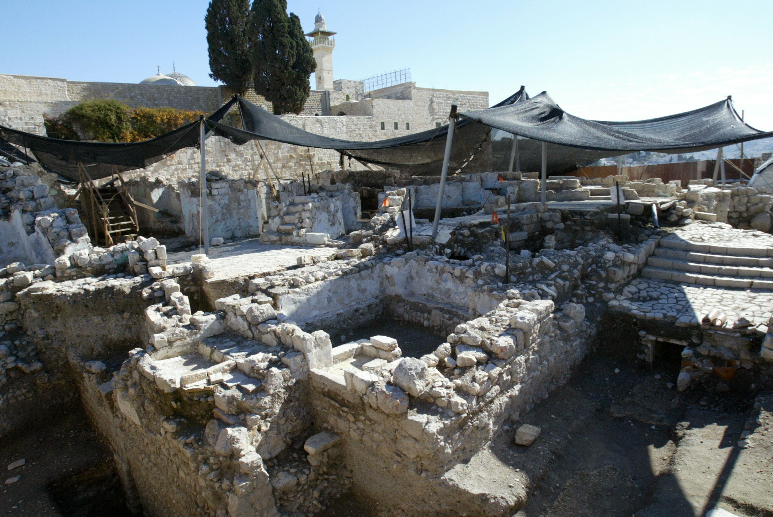 סיור מרגש באתר אבני המקדש: “זה הזמן להתחבר לכאב החורבן”