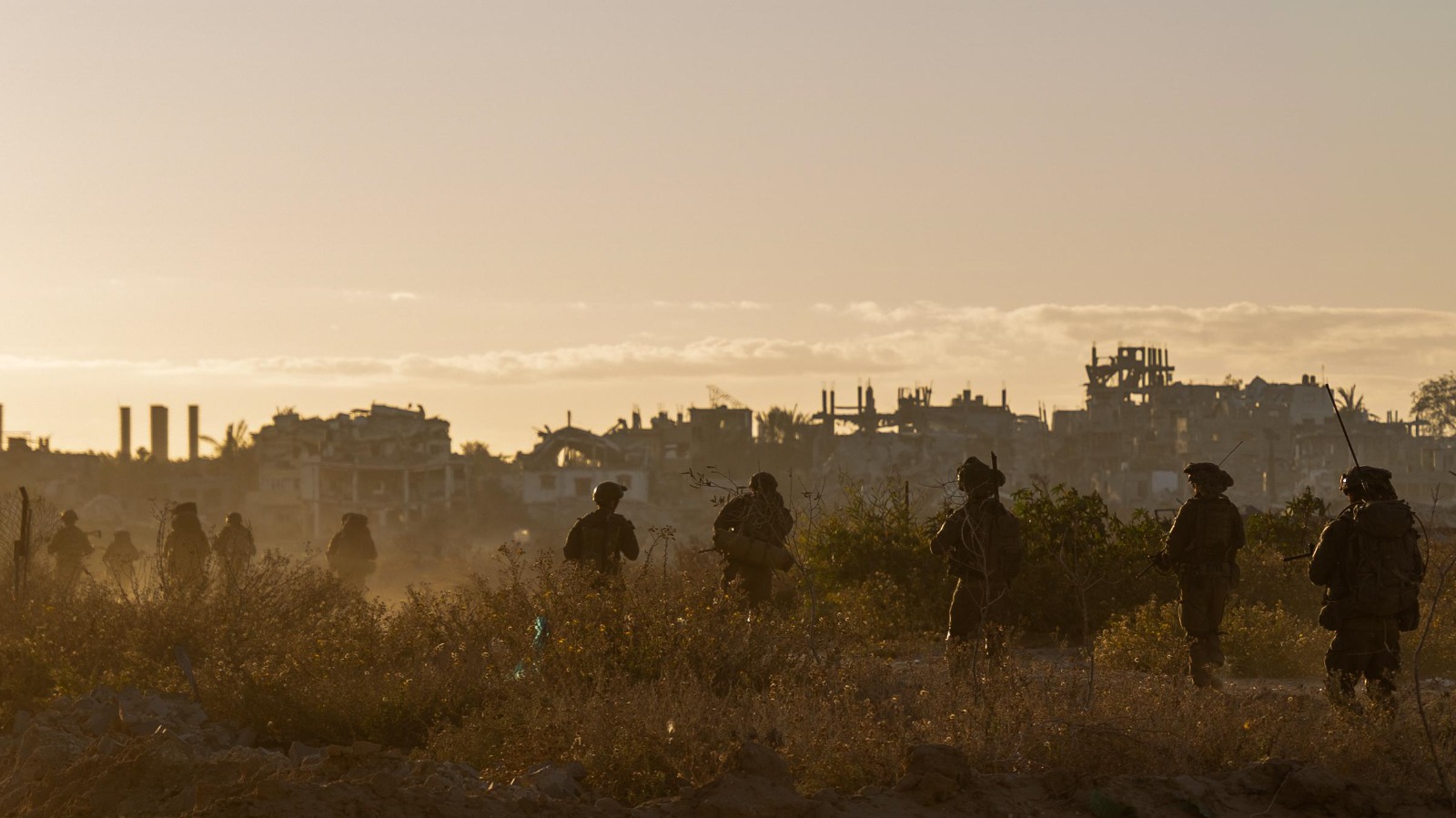 מטוסי קרב תקפו יותר ממאה מטרות טרור ברחבי הרצועה | עשרות מחבלים חוסלו • תיעוד