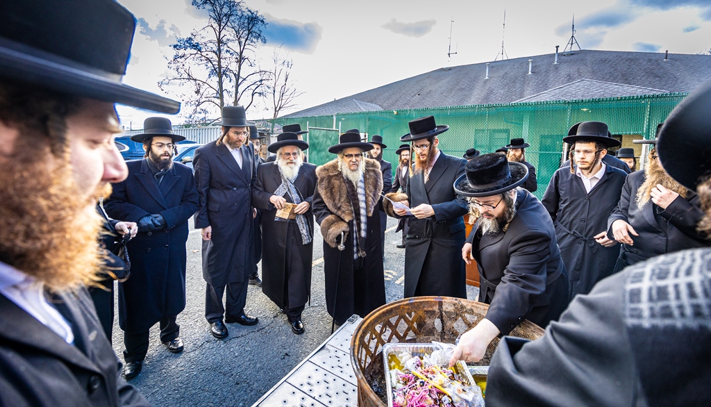 בכפור האמריקאי | האדמו”ר מסאטמר בשריפת הפתילות 