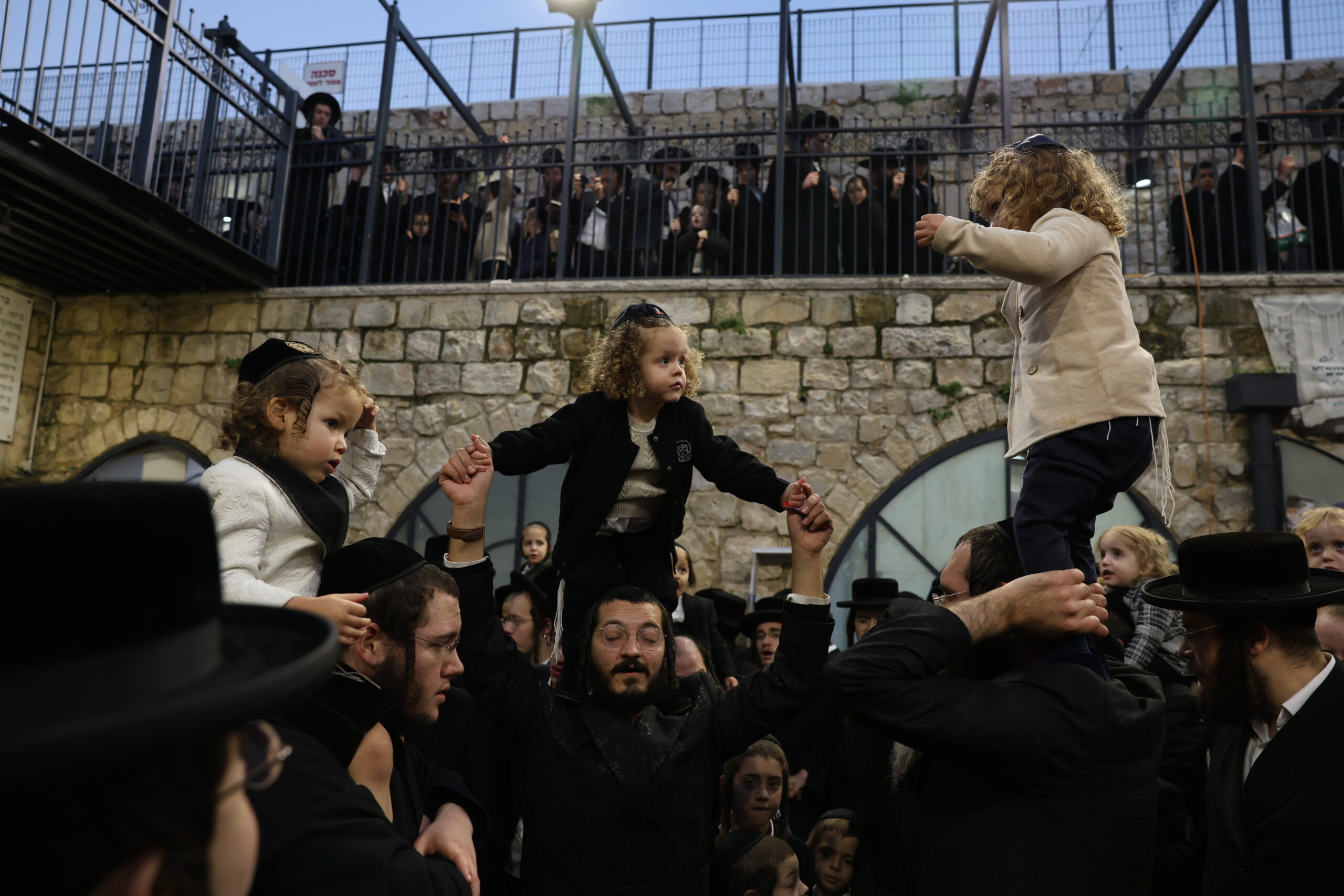 תיעוד מרהיב | רבבות ב’זאת חנוכה’ בציון הרשב”י במירון 