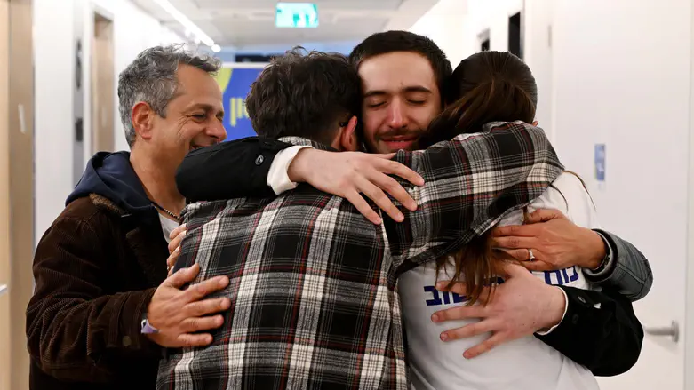 עומר שם טוב חזר למשפחתו: "זהו, אנחנו ביחד, זה נגמר"