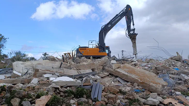 עוצרים את ההשתלטות: הריסות בשני מוקדים אסטרטגיים ביהודה ושומרון