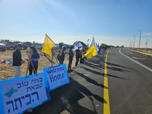 "חיכינו להם יותר מדי זמן": תושבי העוטף מתרגשים לפגוש שוב את ירדן, עופר וקית'