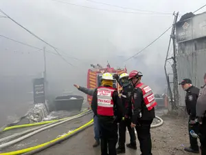 שריפה פרצה במבנה מסחרי בירושלים; 22 צוותי כיבוי במקום