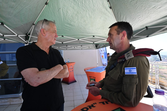 אחרי החלפת הרמטכ"לים: האם גנץ מתחרט על הבחירה שלו?