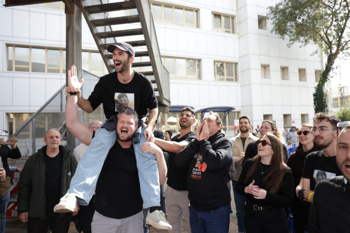 "תספרו מה קרה, הפסדתי המון": כך היה נראה המפגש הראשון של סשה טרופנוב עם חבריו