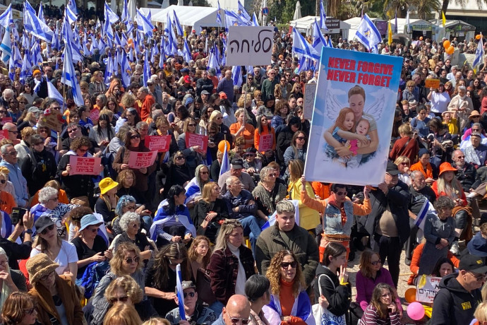 בתקשורת הזרה סיקרו את הלוויית משפחת ביבס: "כל ישראל בוכה, והעולם עימה"