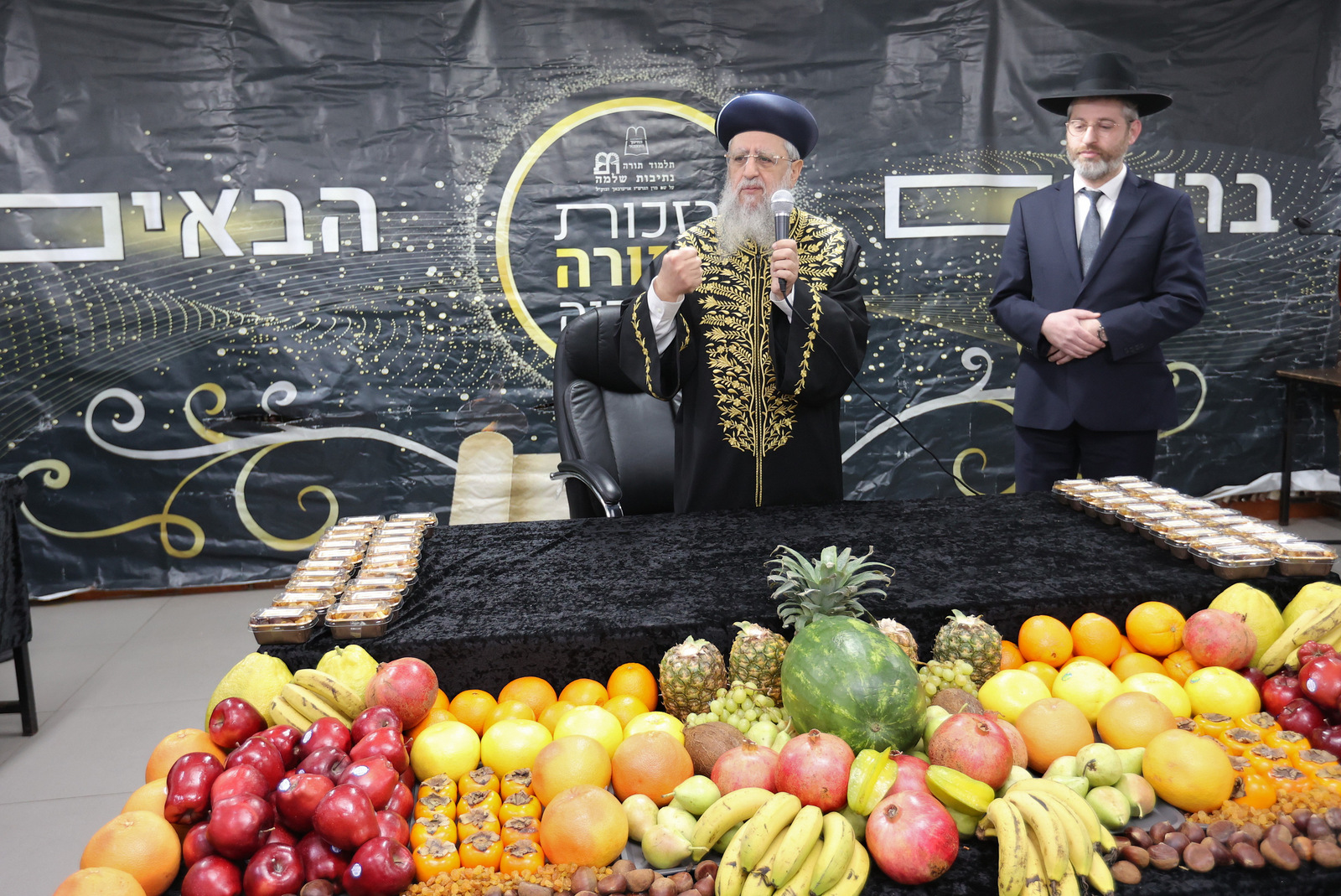 הראש"ל בביקור מפתיע בט"ו בשבט; "הציבור מחכה לכם"