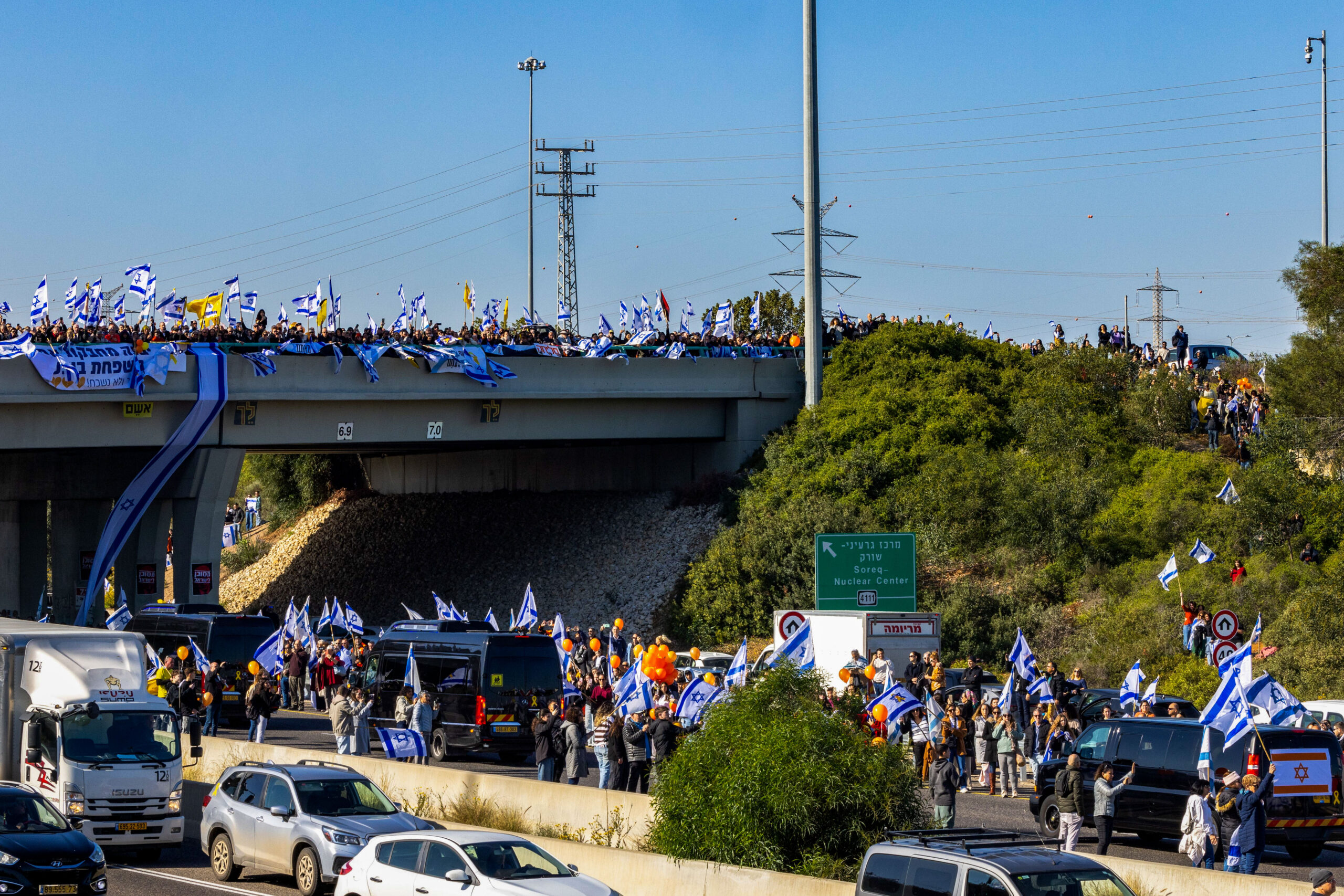 ברקע החזרת החללים; יציבות פוליטית לקואליציה – בגוש השמאל חלו שינויים מעניינים