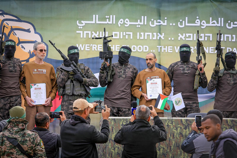 דיווח: ישראל מנסה להקדים את שחרורם של שישה חטופים | נתניהו מכנס הערכת מצב 