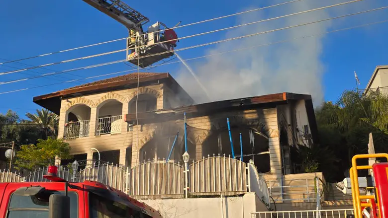 שריפה בטבריה: משפחות תועדו קופצות מהגג