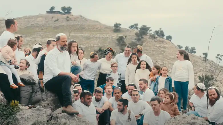 שנתיים לפיגוע הרצחני: משפחת יניב בקליפ מרגש לכבוד פורים