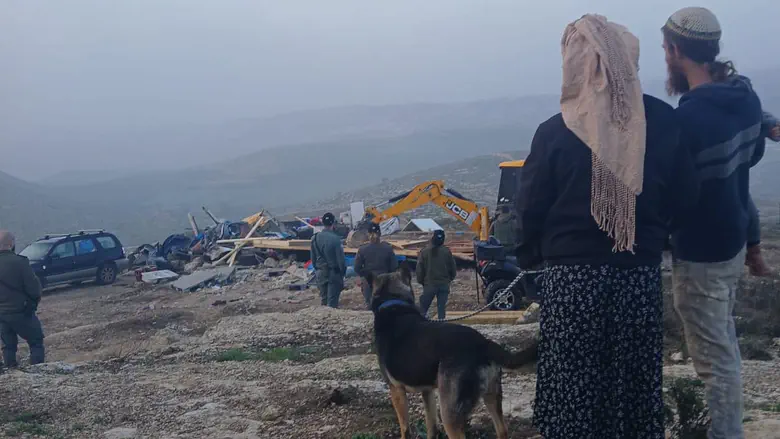 לפנות בוקר: הרס בגבעת אור נחמן, שתי משפחות פונו