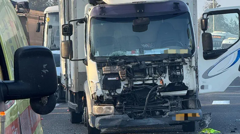 אישה נהרגה בתאונת דרכים בין משאית לרכב סמוך לאשקלון