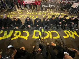 בכיר ישראלי: נתניהו ידון על תגובת ישראל לסירוב חמאס להאריך את שלב א' בעסקת החטופים