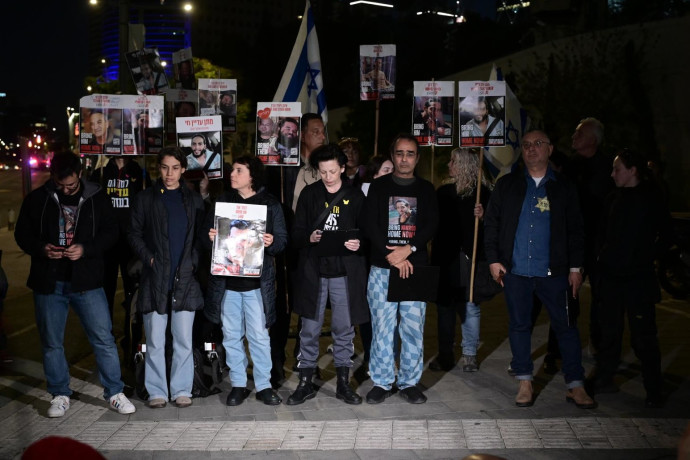 משפחות החטופים מאשימות: "נתניהו מחבל בהסכם להשבת החטופים"