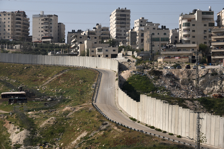 נס בגבעה הצרפתית: כך ניצלו עשרות ילדים מפגיעת קליע 